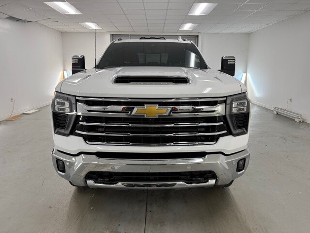 2024 Chevrolet Silverado 2500HD LTZ photo 2