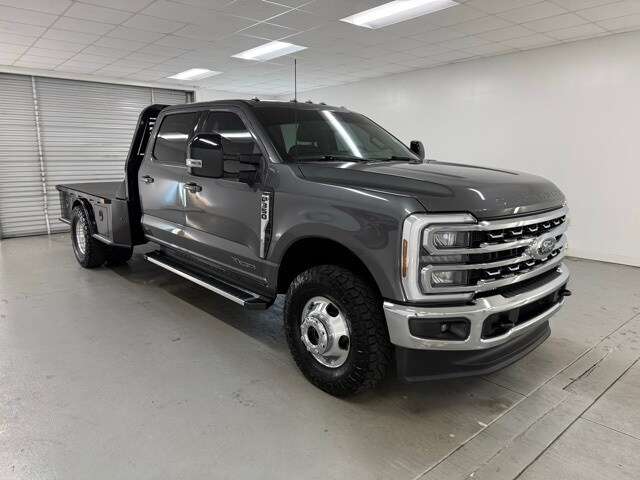 2025 Ford F-350 Lariat photo 3