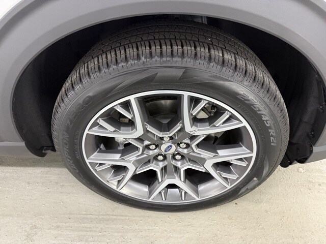 2025 Ford Explorer Platinum photo 4