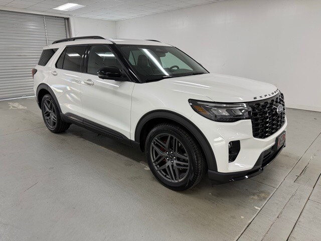 2025 Ford Explorer ST photo 3