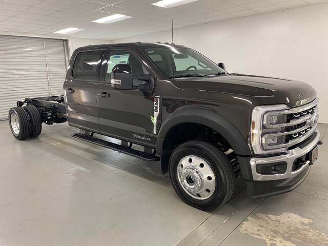 2025 Ford F-450 Lariat photo 3