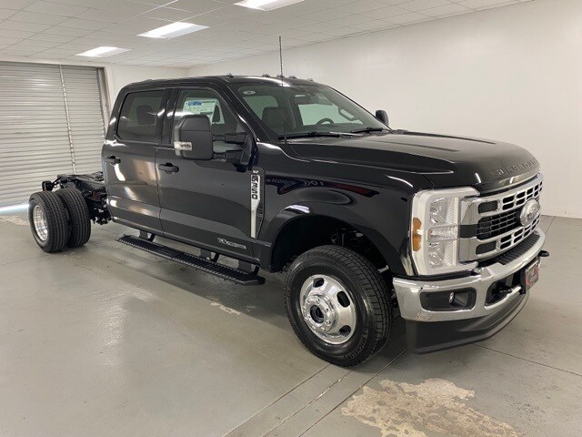 2025 Ford F-350 photo 3