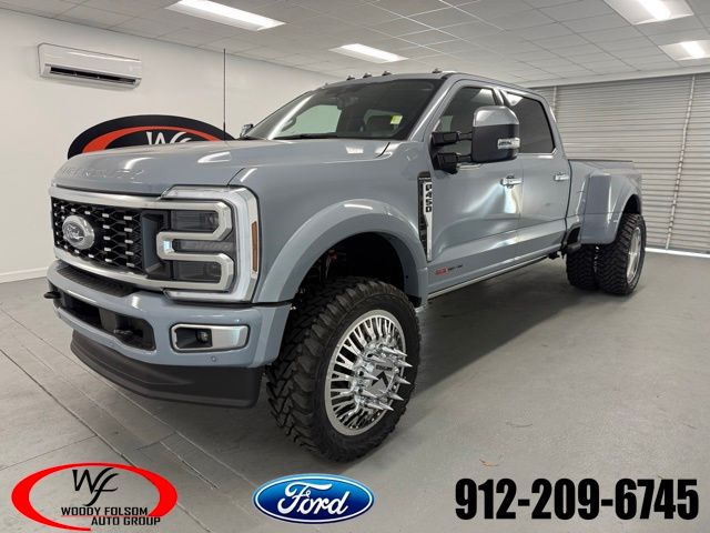 2026 Ford F-450 Super Duty Platinum's photo