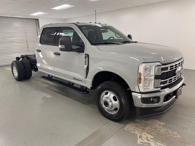 2025 Ford F-350 photo 3