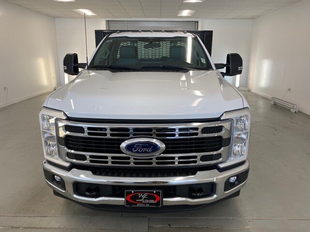 2024 Ford F-350 photo 2