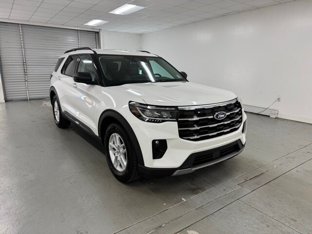 2026 Ford Explorer photo 3