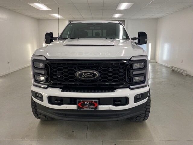 2025 Ford F-250 Lariat photo 2