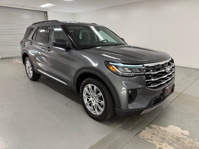 2025 Ford Explorer photo 3