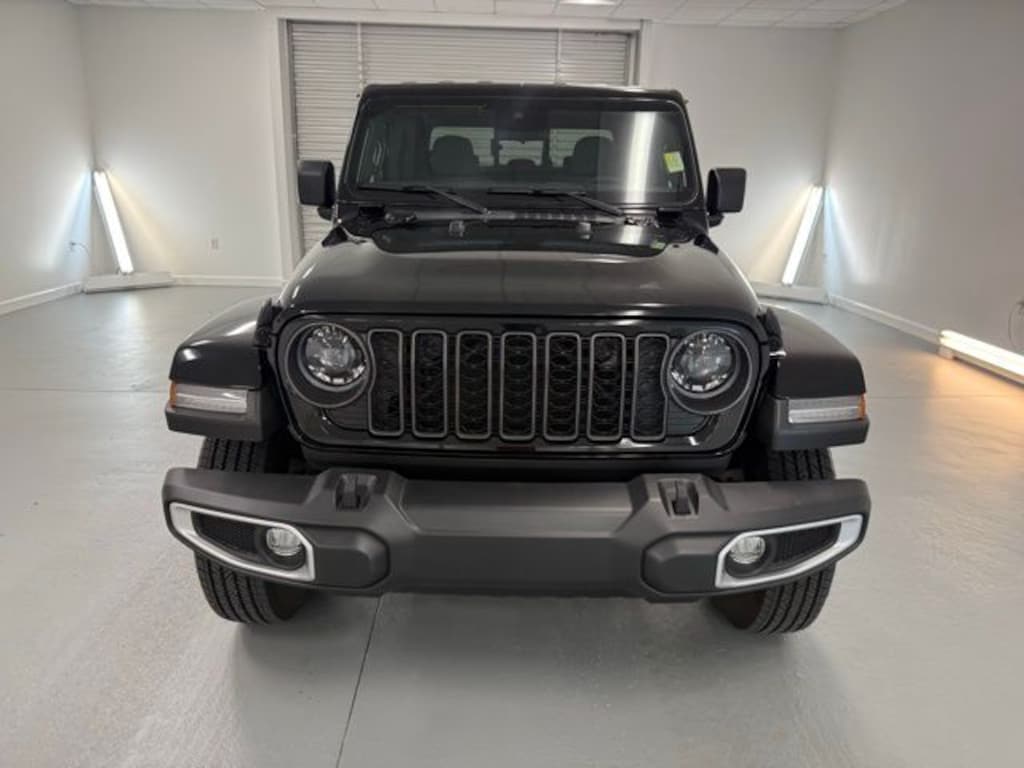 Used 2024 Jeep Gladiator Sport Truck