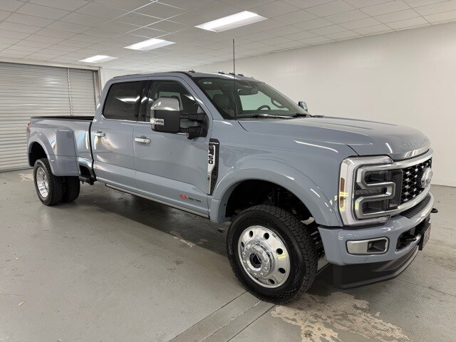 2026 Ford F-450 photo 3