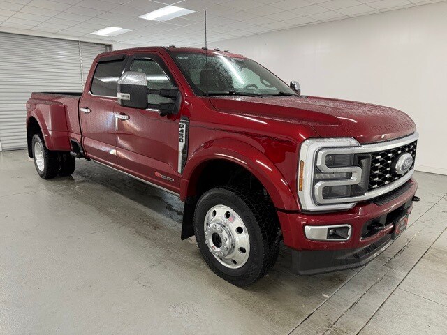 2025 Ford F-450 Platinum photo 3