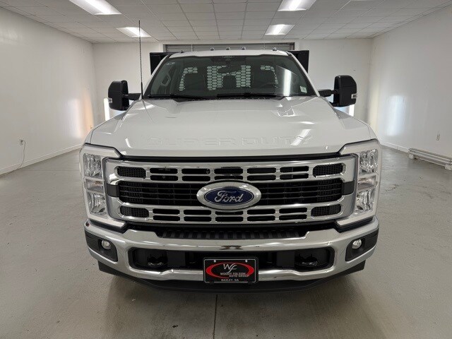 2025 Ford F-350 photo 2