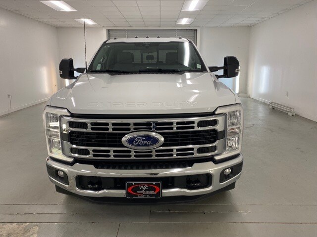 2025 Ford F-350 photo 2