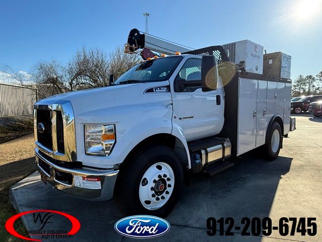2025 Ford F-750SD Base
