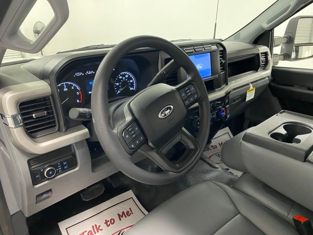 2024 Ford F-350 Super Duty Chassis Cab XL - Photo 15