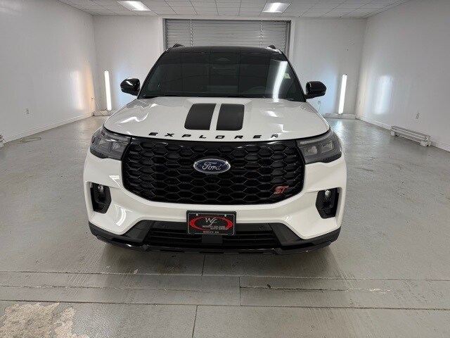 2025 Ford Explorer ST photo 2