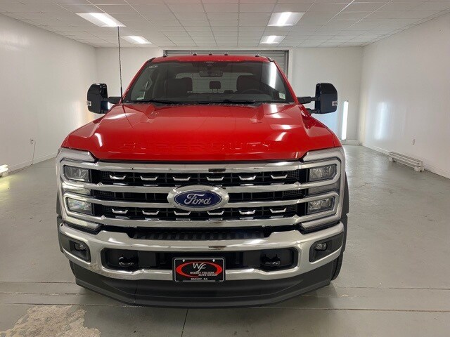 2025 Ford F-450 Lariat photo 2