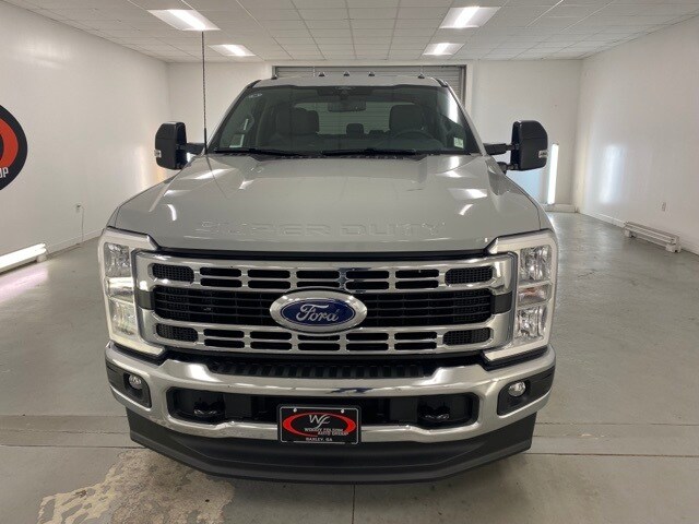 2025 Ford F-350 photo 2