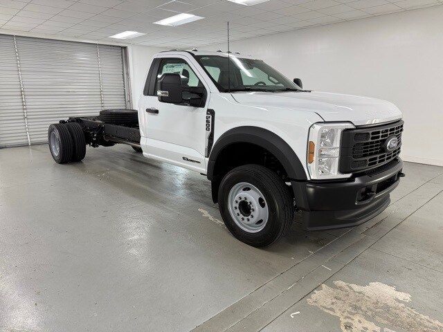 2025 Ford F-600 photo 3