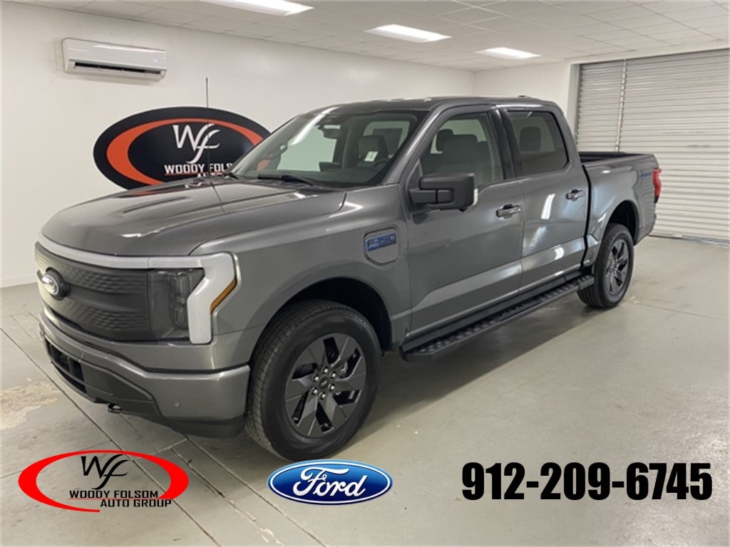 2025 Ford F-150 Lightning Flash's photo
