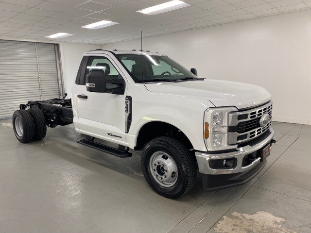 2025 Ford F-350 photo 3