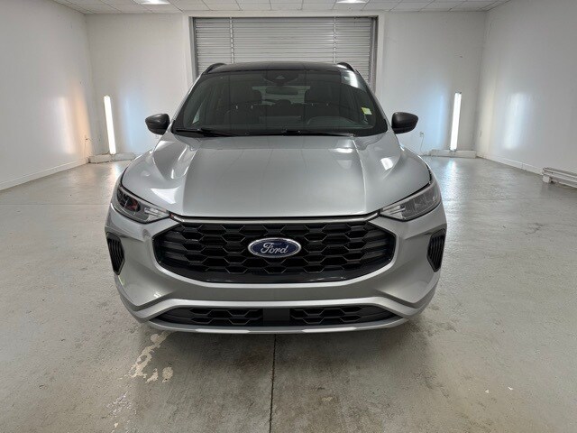 2023 Ford Escape ST-Line photo 2