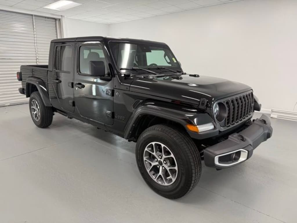 Used 2024 Jeep Gladiator Sport Truck