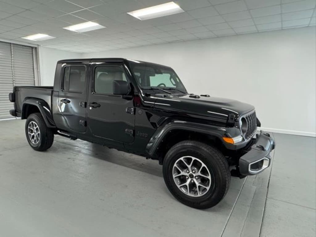 Used 2024 Jeep Gladiator Sport Truck