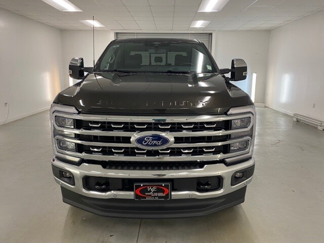 2025 Ford F-350 Lariat photo 2