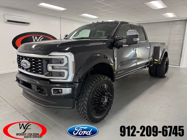 2026 Ford F-450 Super Duty Platinum's photo