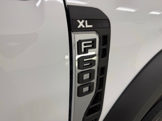2025 Ford F-600 photo 4