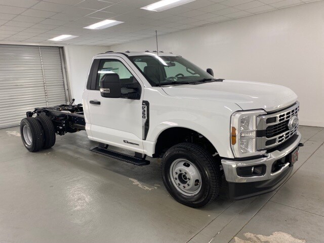 2025 Ford F-350 photo 3