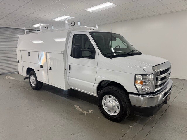 2026 Ford E-350 Base photo 2