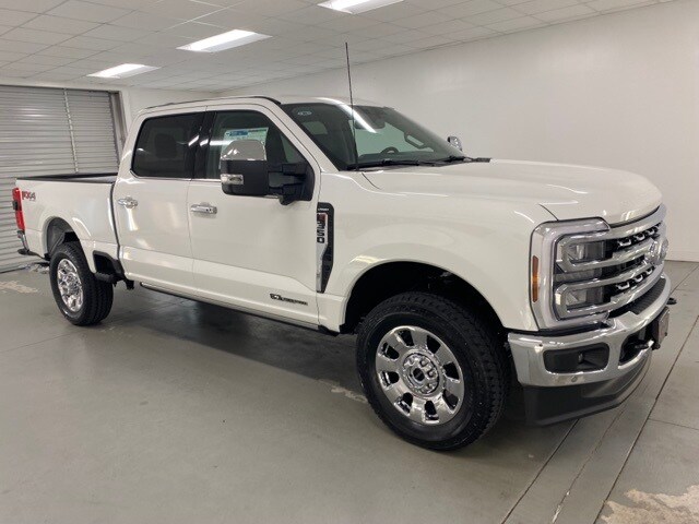 2025 Ford F-350 Lariat photo 3