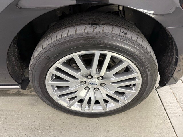 2022 Ford Expedition MAX Limited photo 2