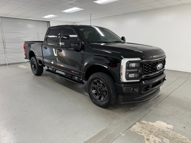 2024 Ford F-250 Lariat photo 2