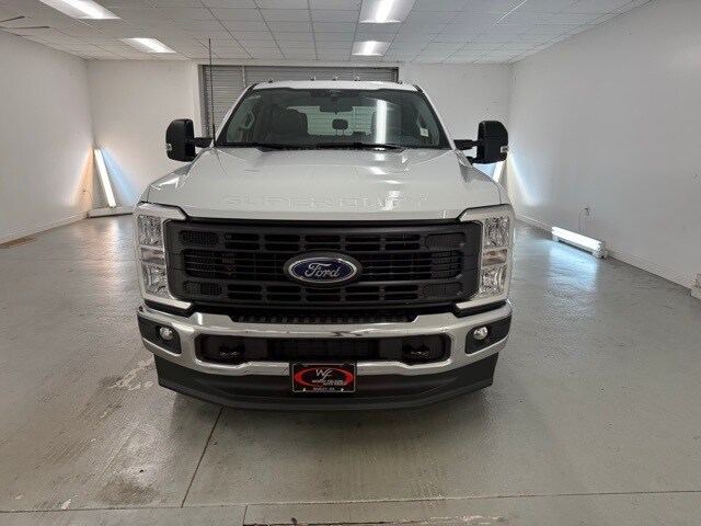 2025 Ford F-350 photo 2