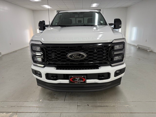 2025 Ford F-250 photo 2