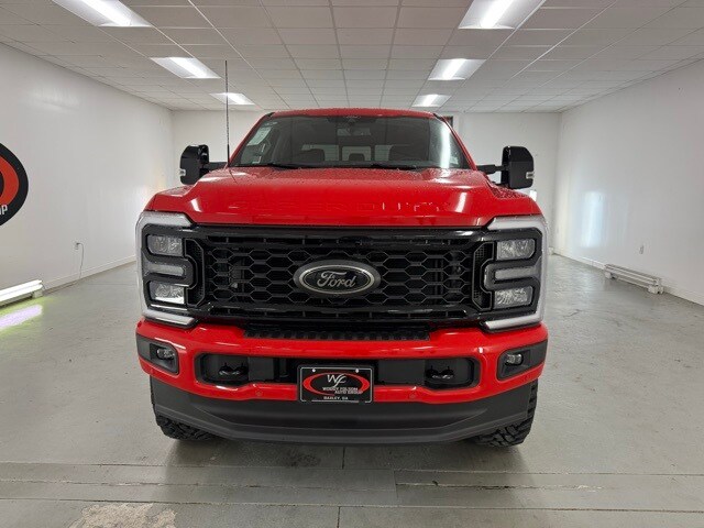 2025 Ford F-250 Lariat photo 2