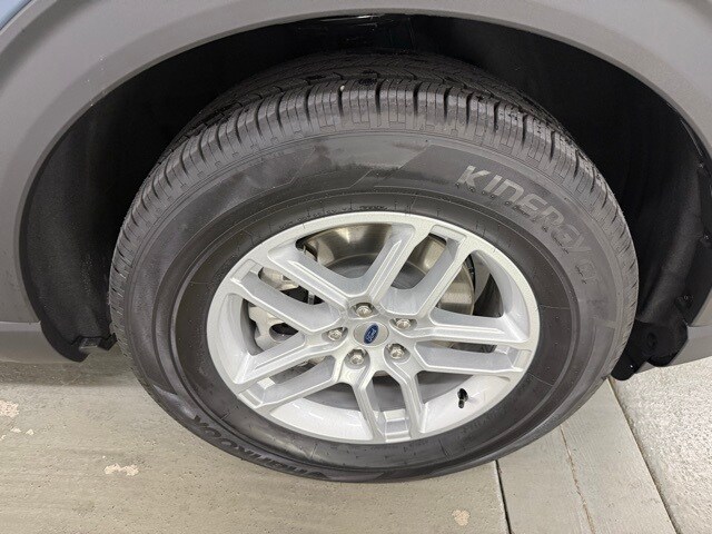 2025 Ford Explorer photo 3