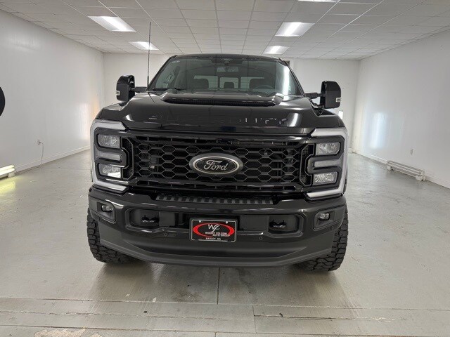 2025 Ford F-250 Lariat photo 2