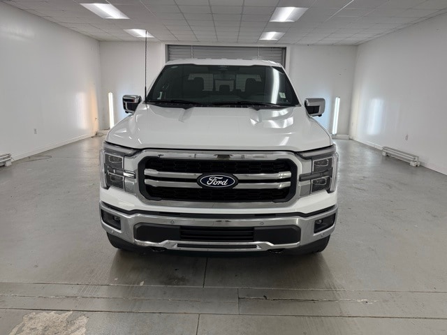 2025 Ford F-150 Lariat photo 2