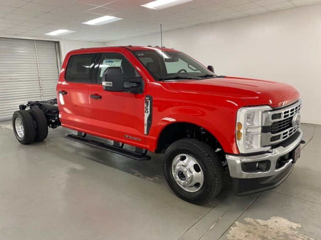 New 2025 Ford F-350SD XLT Chassis