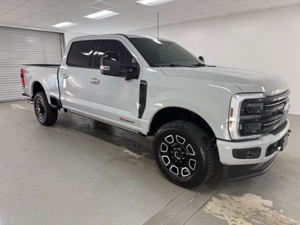 Used 2025 Ford F-250SD Platinum Truck