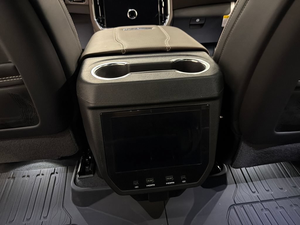 2026 GMC Yukon XL Denali Ultimate - Photo 14