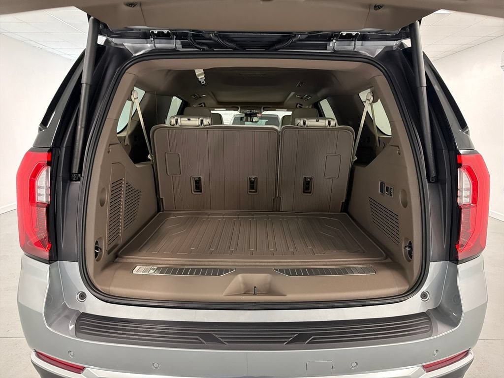 2026 GMC Yukon XL Denali - Photo 8