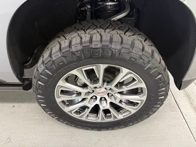 2026 GMC Yukon Denali - Photo 5