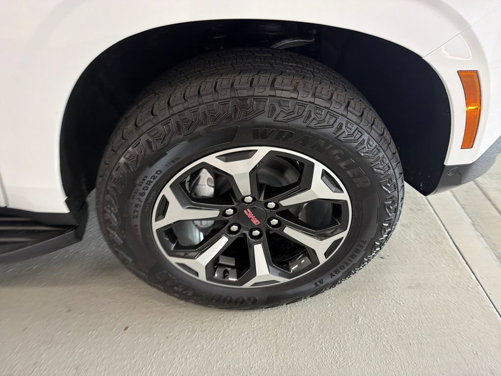 2026 GMC Yukon AT4 - Photo 4