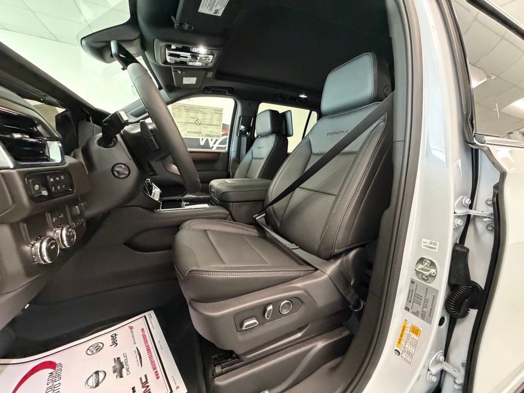 2026 GMC Yukon Denali - Photo 18