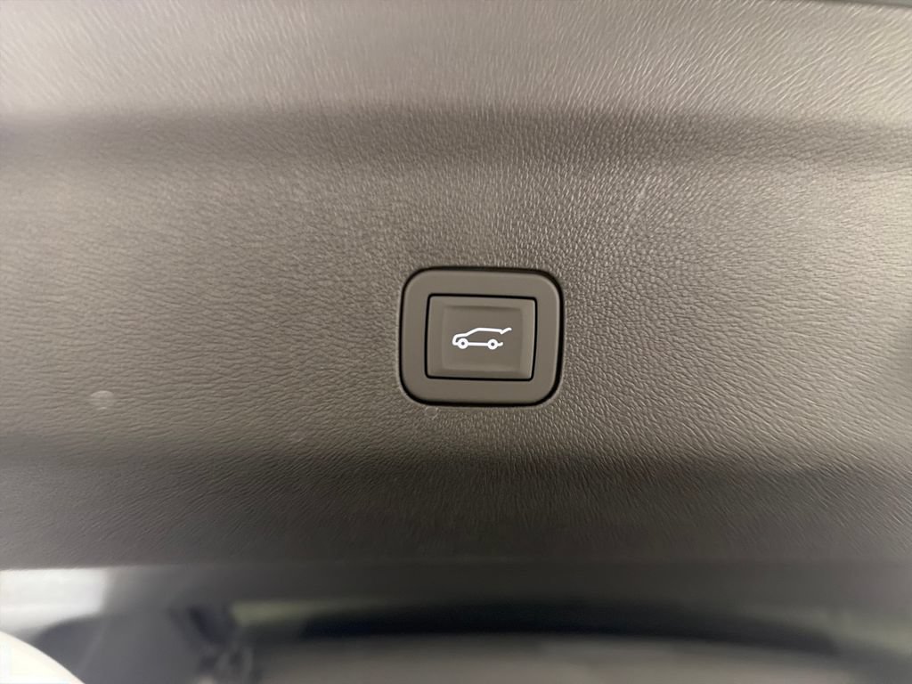 2026 GMC Yukon XL Denali Ultimate - Photo 8